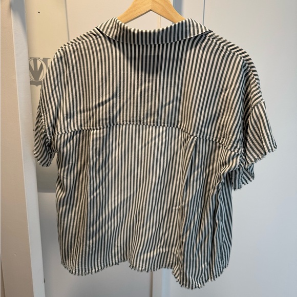 Green and white striped layering top. Perfect for beach! - Picture 3 of 4